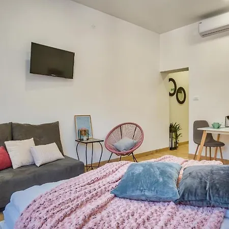 Amphitheater Garden Studio Apartament