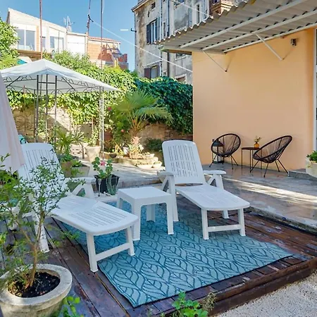 Apartament Amphitheater Garden Studio